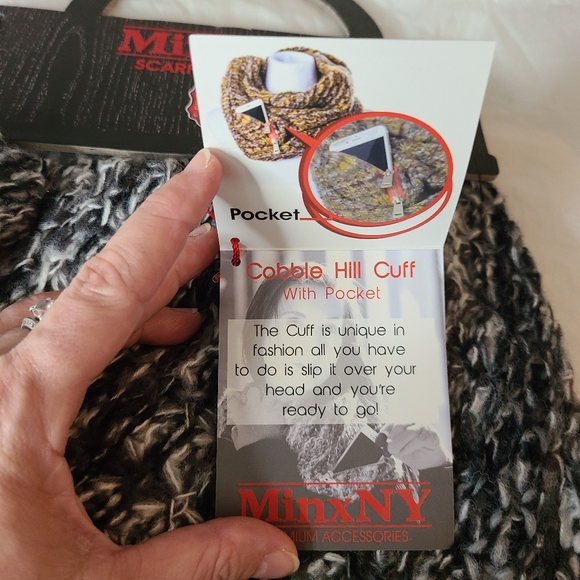 2 Brand new very cozy scarves. MinxNY - Picture 2 of 12